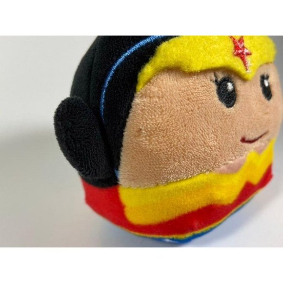 3.5" Hallmark Fluffballs DC Comics Wonder Woman Plush - Picture 4 of 4